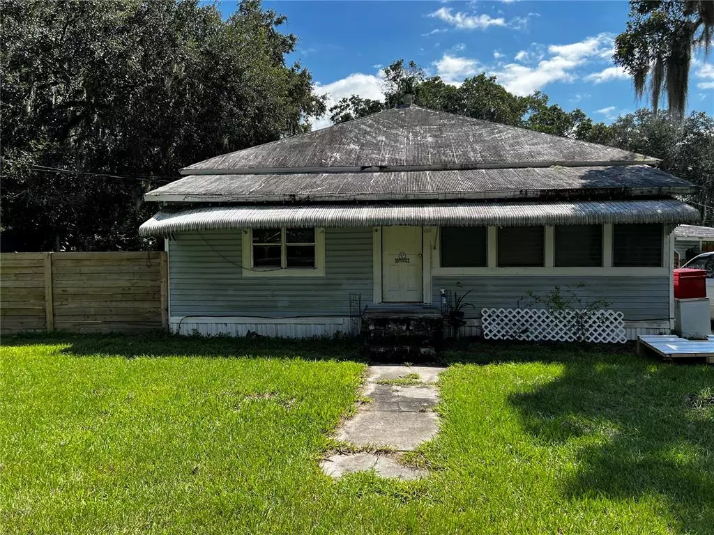 Mulberry, FL 33860,585 PINE ST E