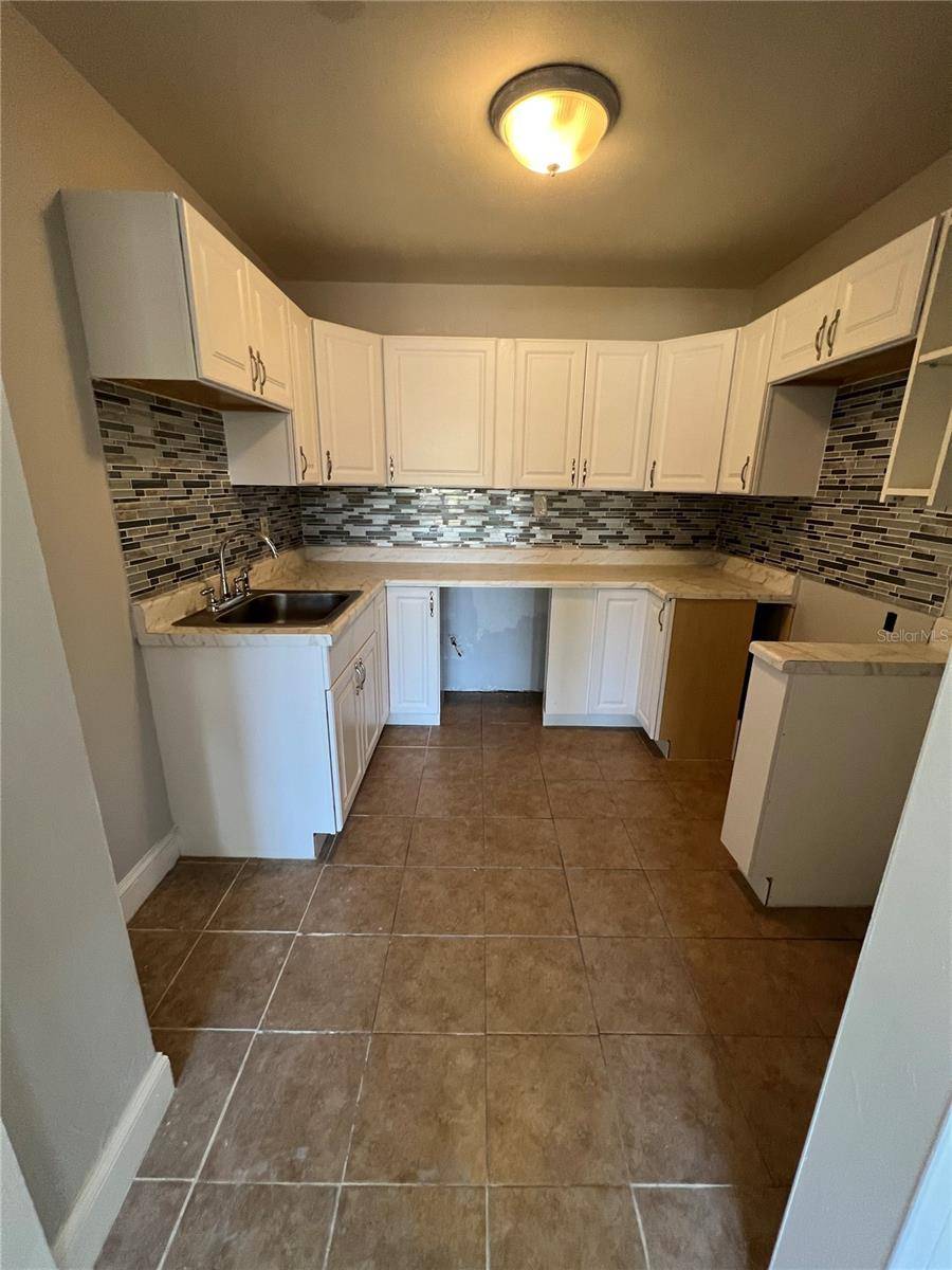 Winter Haven, FL 33881,662 AVENUE J NW