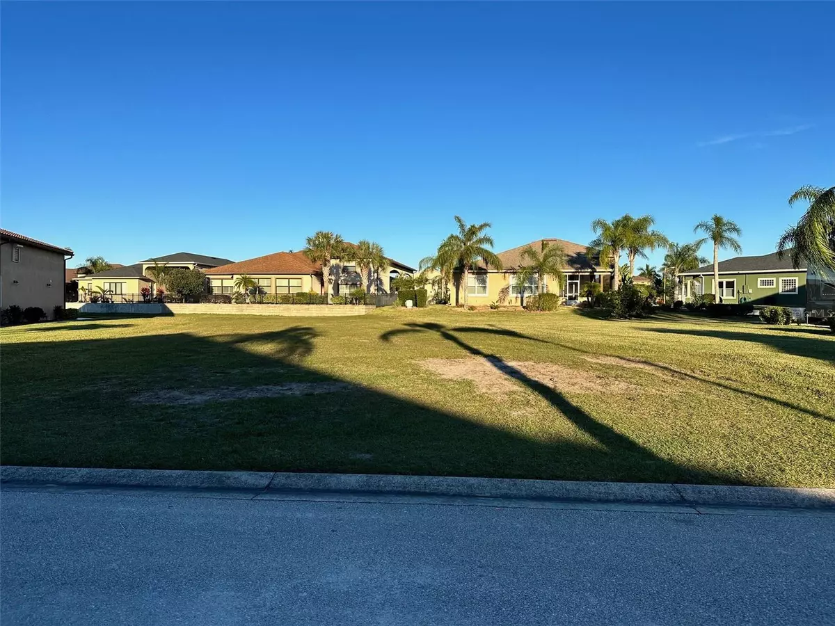 Polk City, FL 33868,505 MEANDERING WAY