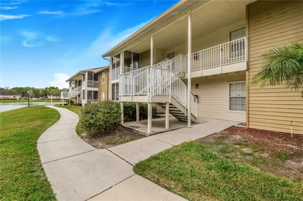 221 LAKE BROOK CIR #208, Brandon, FL 33511