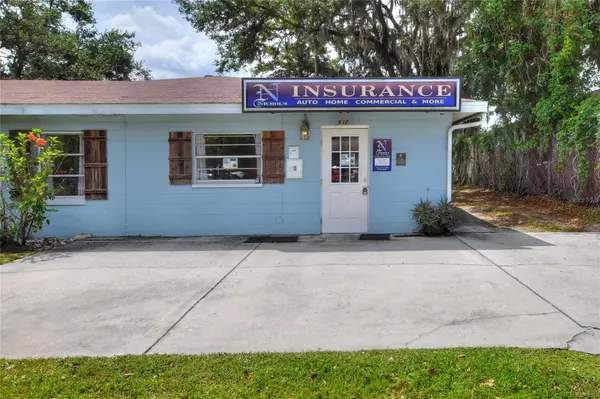 Lakeland, FL 33809,932 SWANN DR