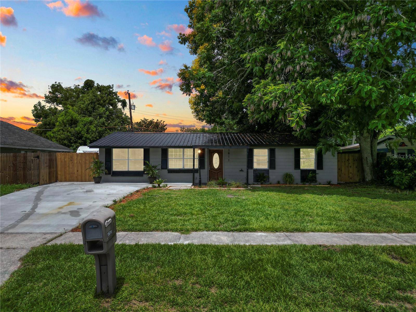 1611 W SMITHFIELD CIR, Lakeland, FL 33801