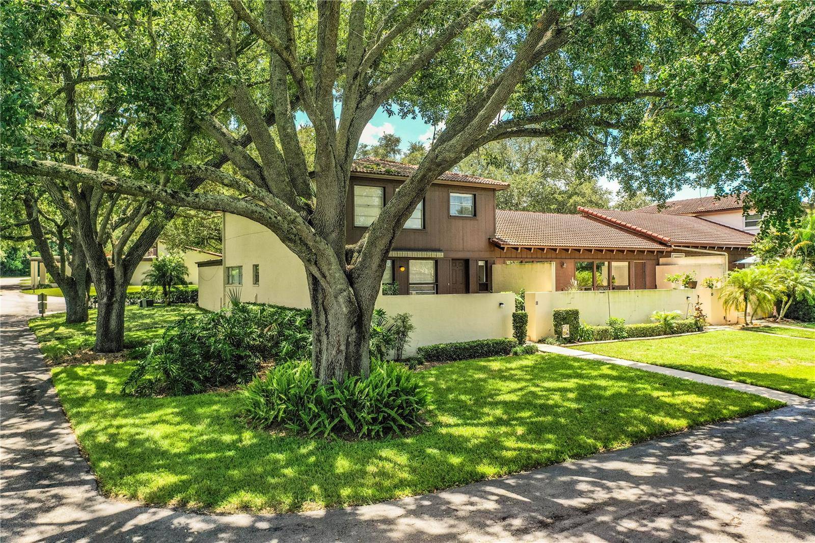 Lakeland, FL 33813,11 LOMA VERDE #11