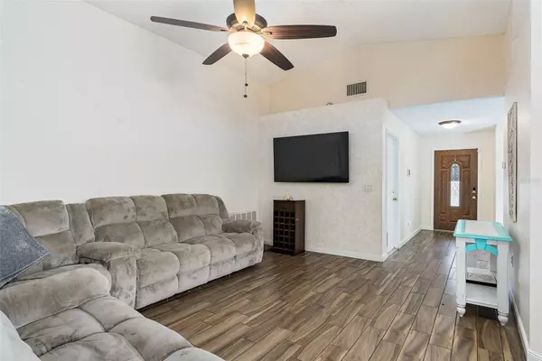 Winter Haven, FL 33884,403 SAINT ANNS DR