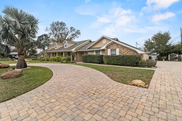 Lakeland, FL 33813,4624 KINGS POINT CT