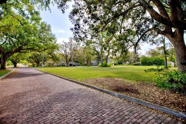 1245 EASTON DR, Lakeland, FL 33803