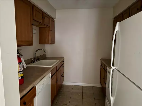 Brandon, FL 33510,165 PICARDY VILLA CIR #102