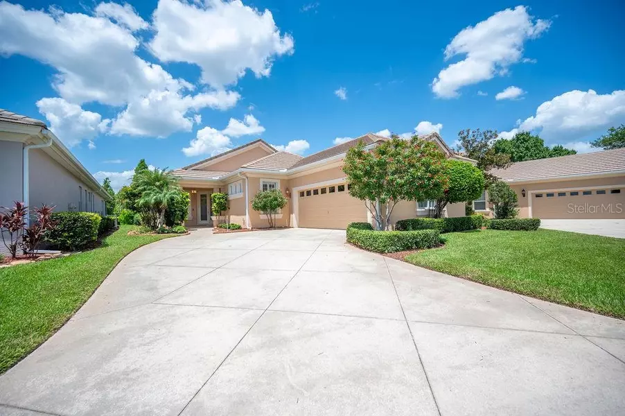 2425 LAUREL GLEN DR, Lakeland, FL 33803