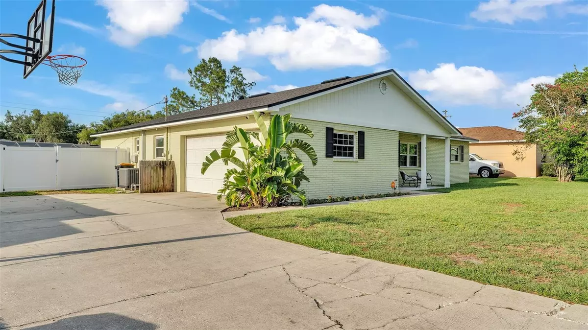 Lakeland, FL 33813,934 POINT VIEW LN