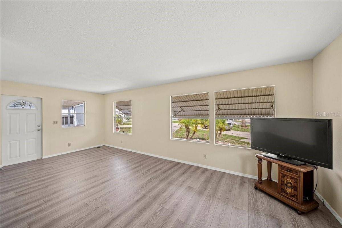 North Fort Myers, FL 33917,752 KNOTTY PINE CIR