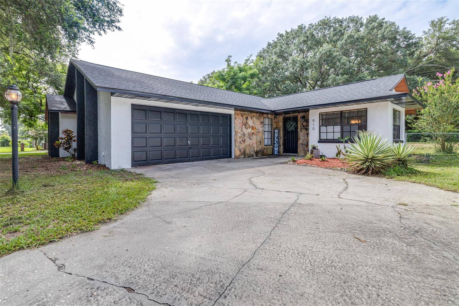 Auburndale, FL 33823,910 VAN DR