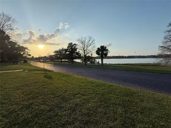 Lakeland, FL 33803,52 LAKE HUNTER DR