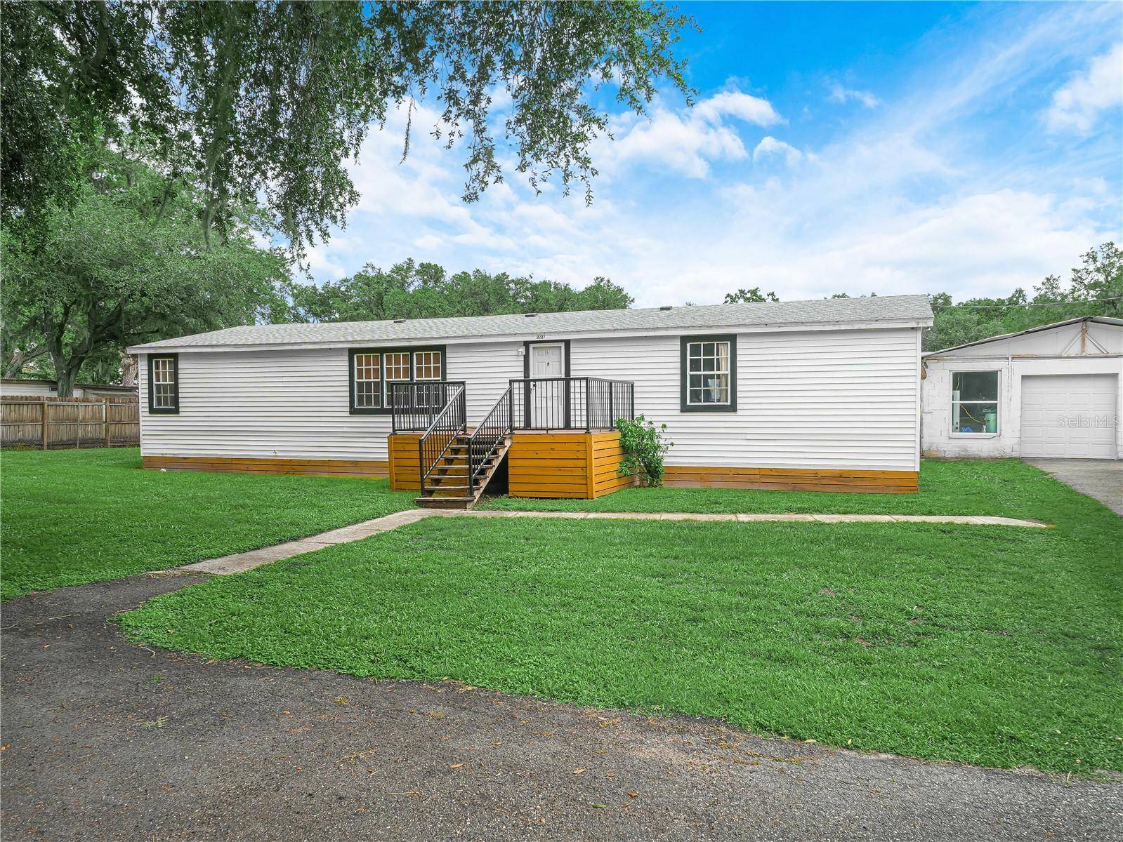 2227 BRUTON RD, Plant City, FL 33565