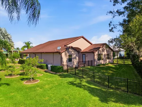 Polk City, FL 33868,584 MEANDERING WAY