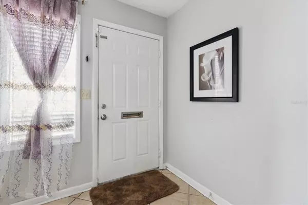 Orlando, FL 32839,5137 PICCADILLY CIRCUS CT #3