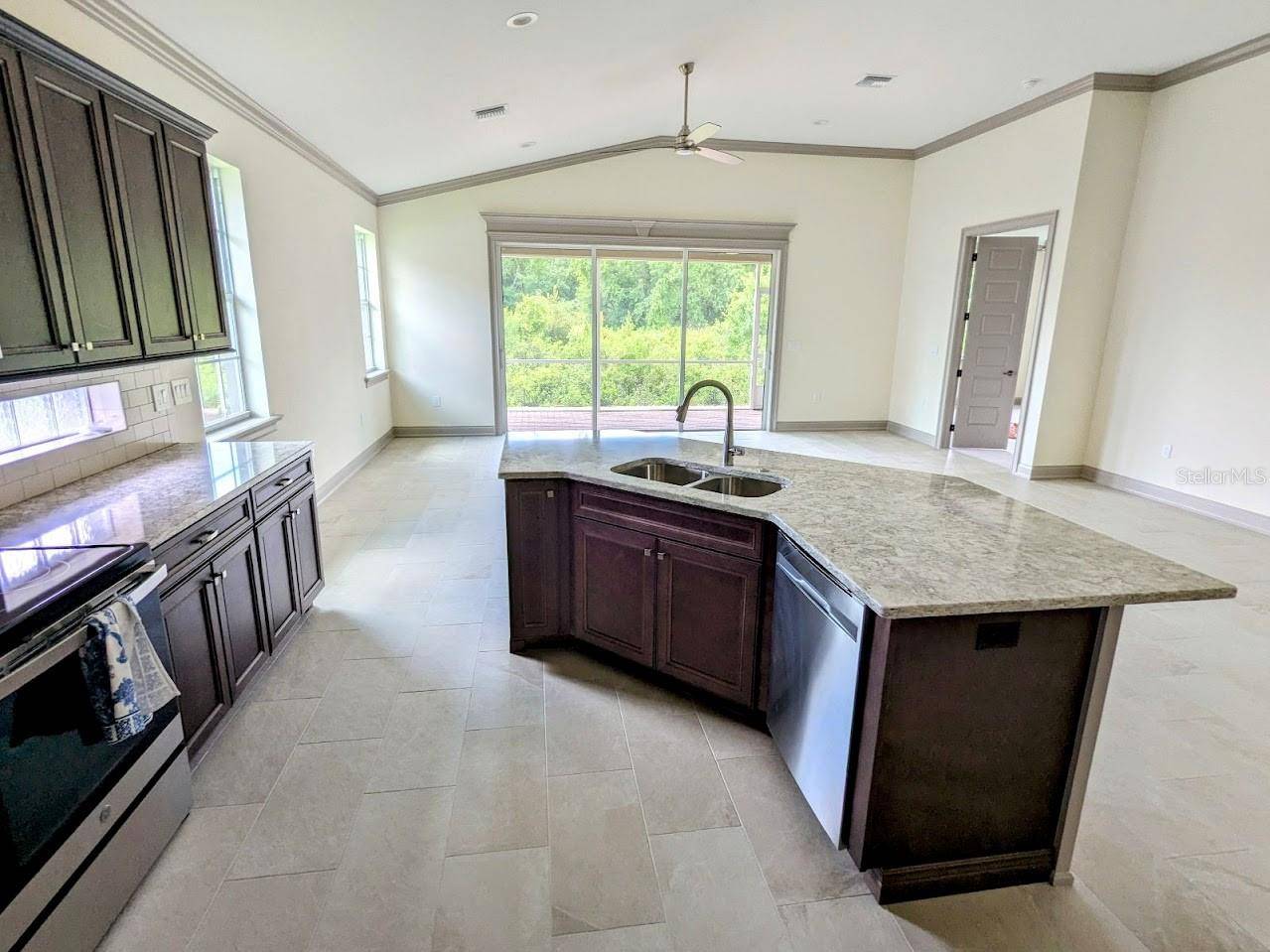 Lakeland, FL 33810,7915 LAKE JAMES BLVD
