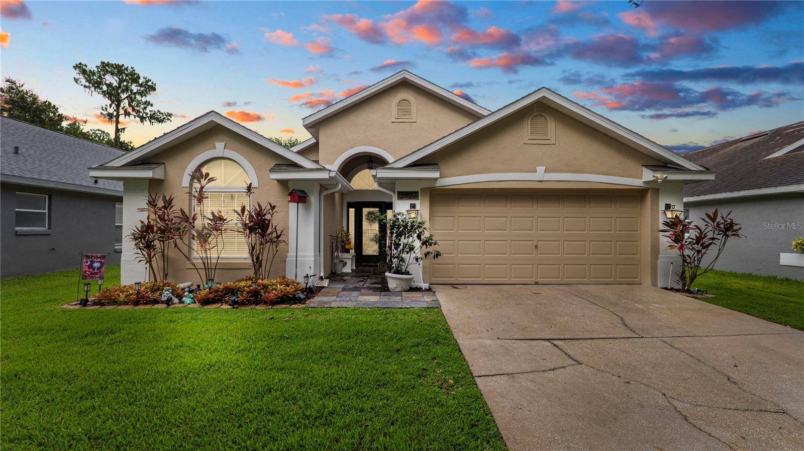 Lithia, FL 33547,5718 HAWKLAKE RD