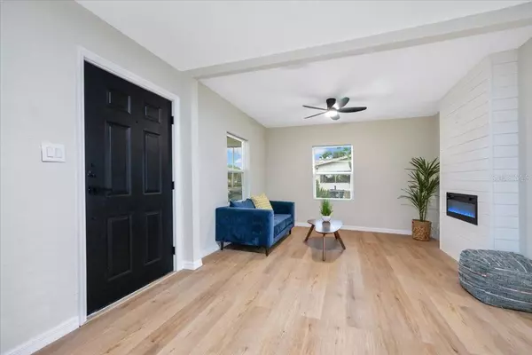 Auburndale, FL 33823,412 OAK ST