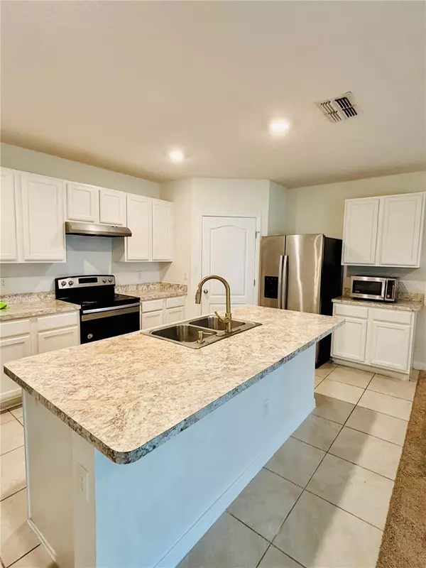 Winter Haven, FL 33881,352 ALEXZANDER WAY