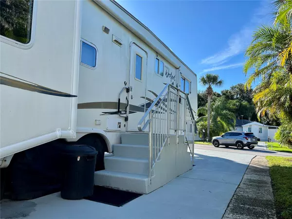 Bowling Green, FL 33834,1112 FEATHER LN