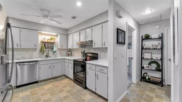 Lakeland, FL 33809,5744 ODOM RD