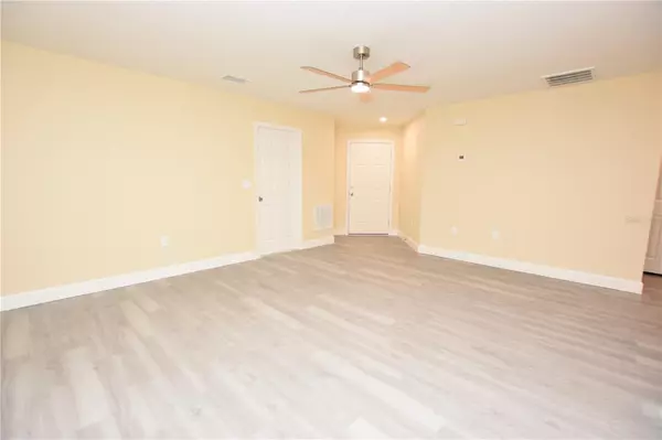 Lakeland, FL 33810,1111 MERCURY DR E #C