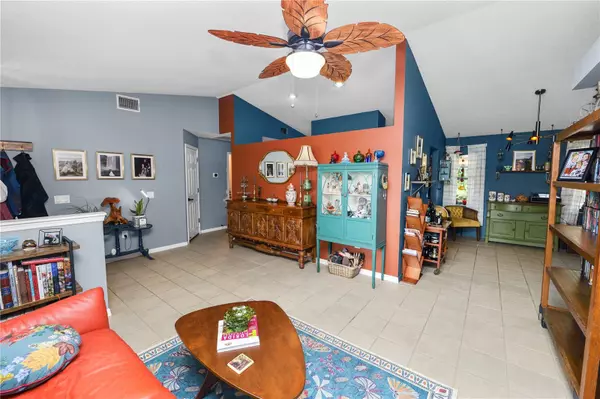 Lakeland, FL 33810,7411 FLORAL CIR E