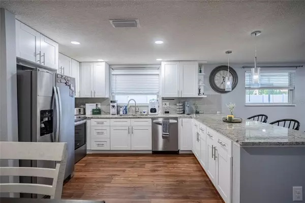 Apollo Beach, FL 33572,540 FIREFLY LN