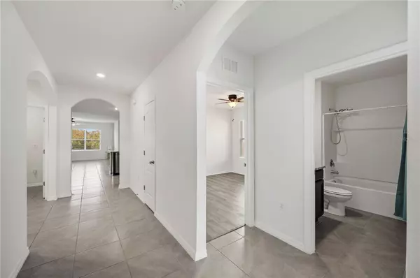 Lakeland, FL 33811,2719 GRANDBURY GROVE RD