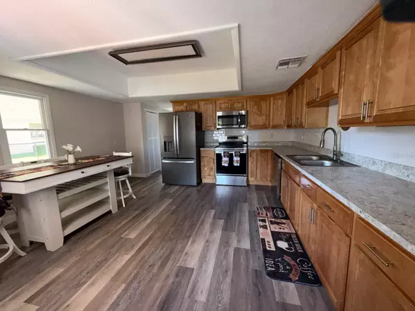 Auburndale, FL 33823,208 CENTER ST ST