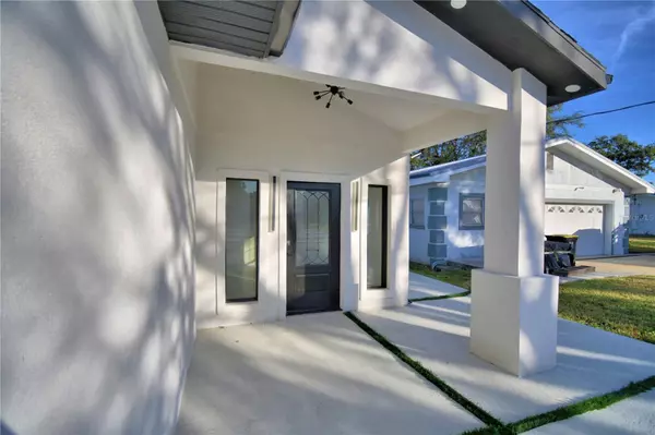 Winter Haven, FL 33881,906 LAKE JESSIE DR