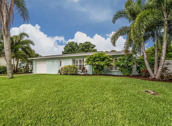 2165 LAKEWOOD DR, Nokomis, FL 34275