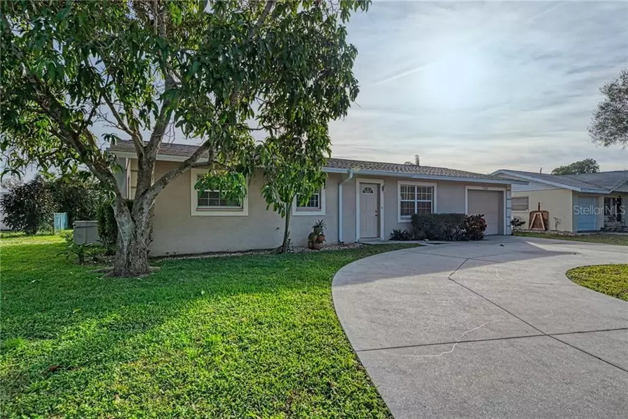 552 CENTER RD, Venice, FL 34285