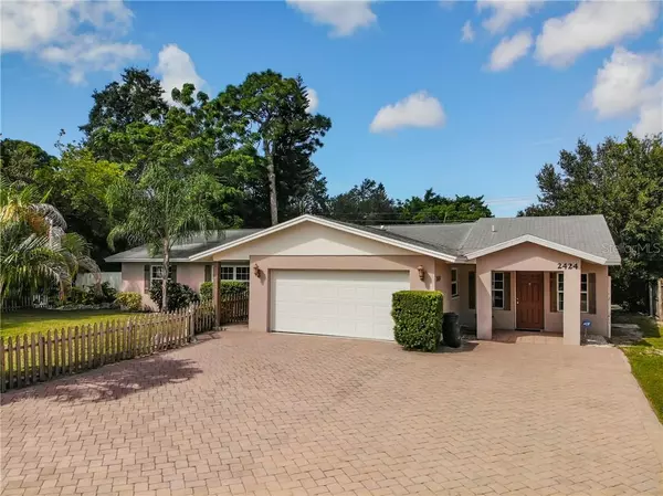 2424 WHIPPOORWILL CIR, Sarasota, FL 34231