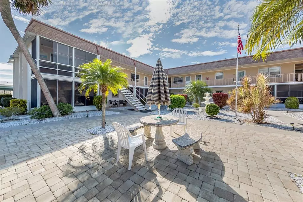 Venice, FL 34285,537 MANATEE CT #105