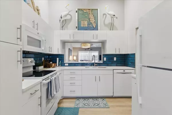 Sarasota, FL 34238,9320 CLUBSIDE CIR #2310