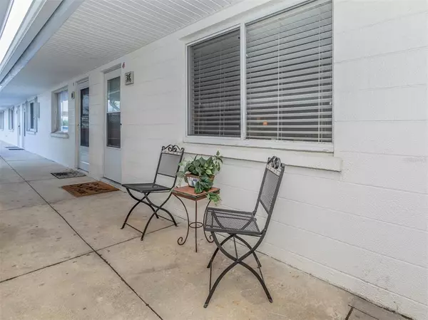 525 MANATEE CT #18, Venice, FL 34285