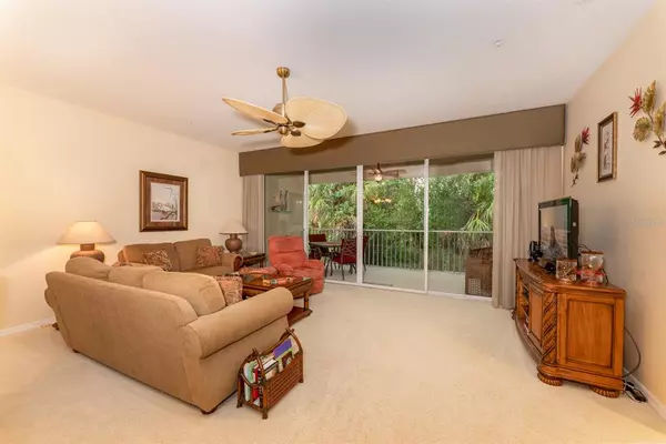 Venice, FL 34293,877 TARTAN DR #202