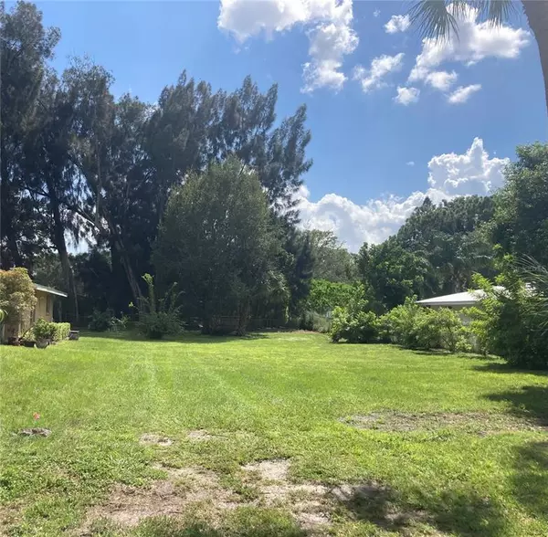 HAWTHORNE ST,  Sarasota,  FL 34239