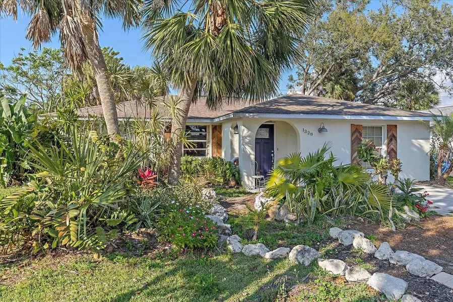 1328 KAREN DR, Venice, FL 34285