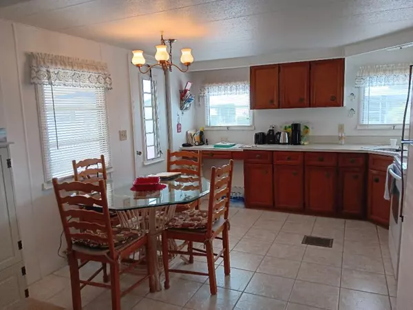 Venice, FL 34285,633 LEISURE #252