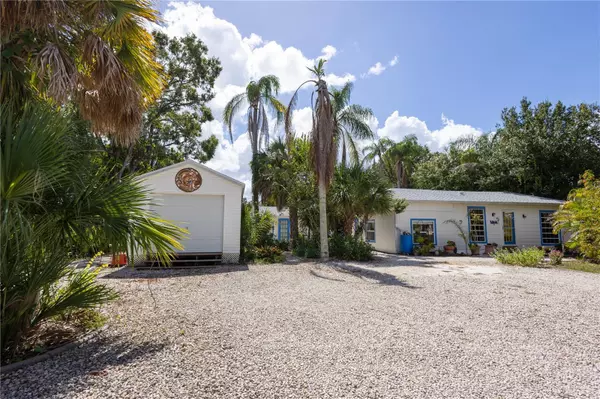 237 AVENIDA DE LA ISLA #A and B, Nokomis, FL 34275