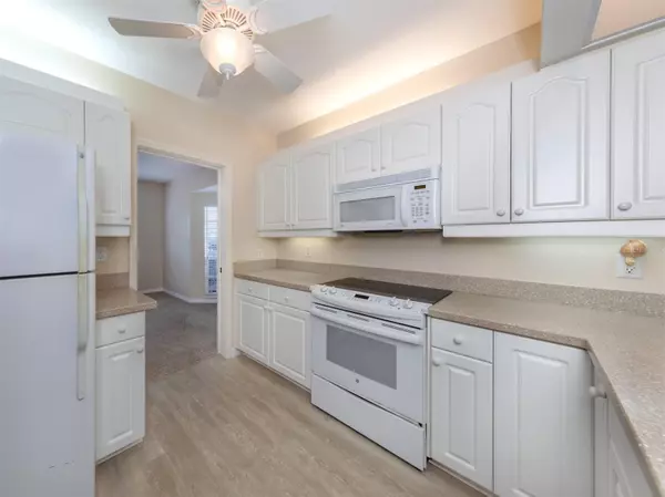 Venice, FL 34292,872 SARANAC LAKE DR #101