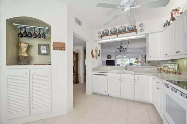 Venice, FL 34293,900 ADDINGTON CT #103