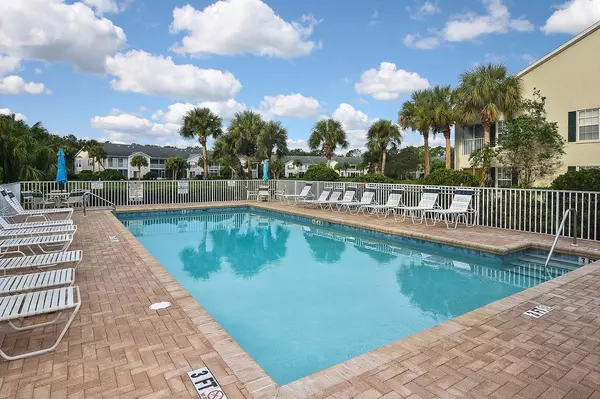 Venice, FL 34292,402 LAUREL LAKE DR #201