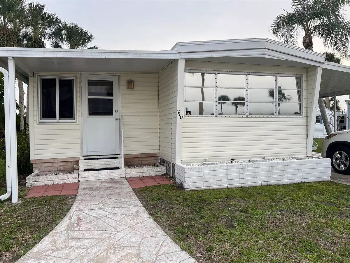 Venice, FL 34293,710 CHRYSANTHEMUM DR