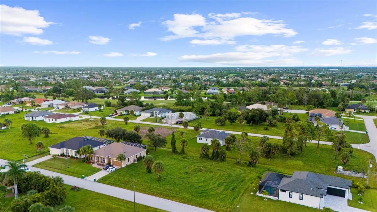 Rotonda West, FL 33947,70 TEE VIEW RD