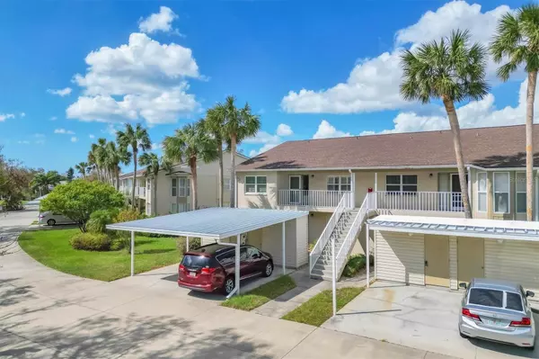 Venice, FL 34285,811 WATERSIDE DR #202