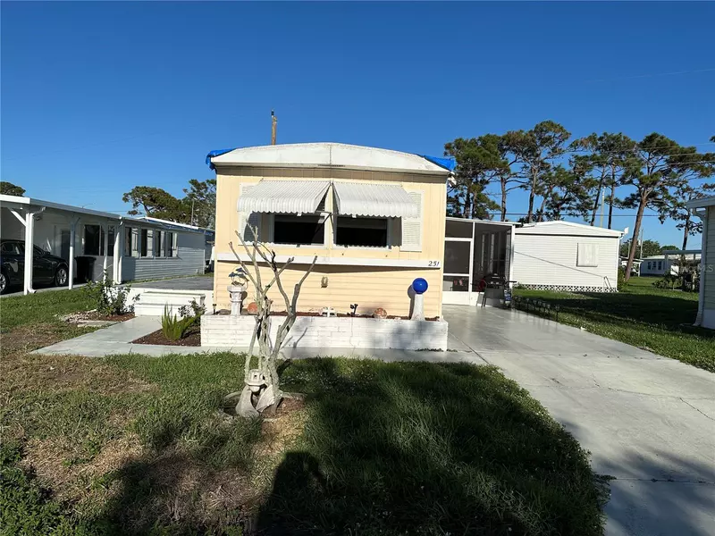 251 OUTER DR W, Venice, FL 34285