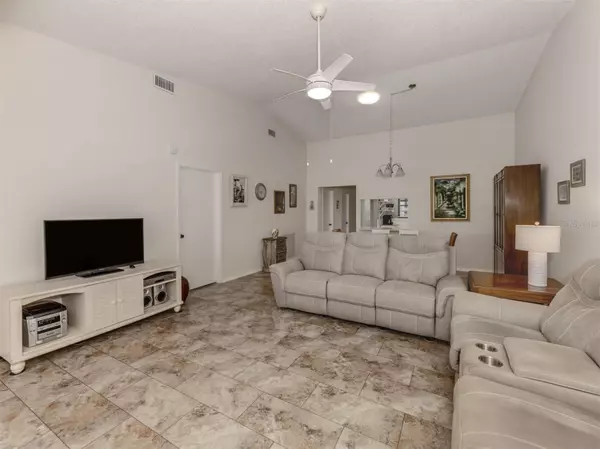 Venice, FL 34293,885 COUNTRY CLUB CIR #61